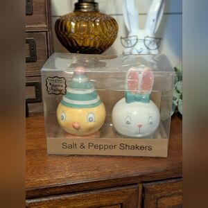 Johanna Parker Easter Shakers NEW